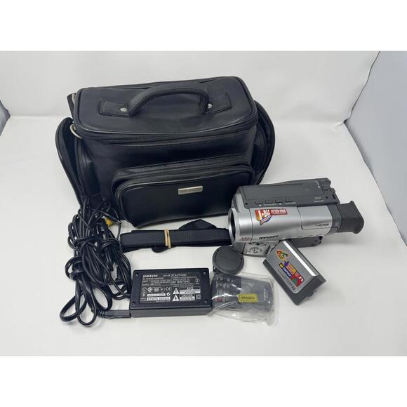 Samsung SCL520 440X Digital Zoom 8mm NTSC Video Camera TESTED With Bag & Access. - Picture 1 of 9